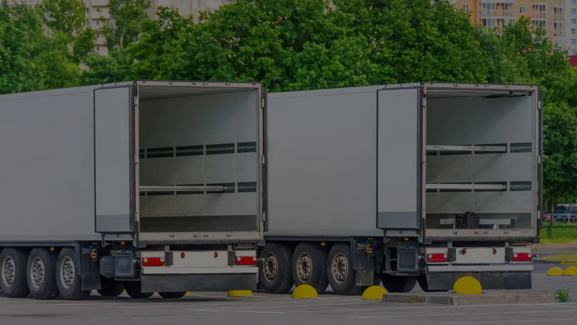 Trailer Tertutup